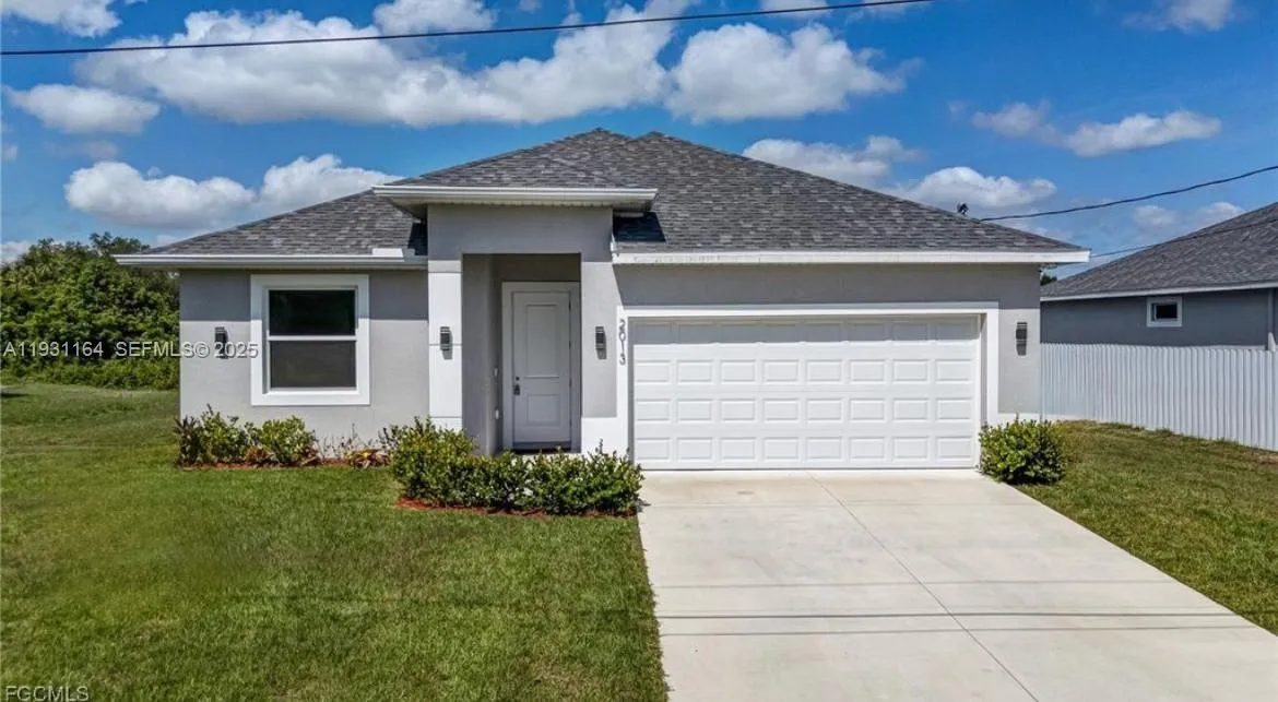 3 bedroom 2 bath Residential for sale at 2008 HERCULES, La Belle FL 33935