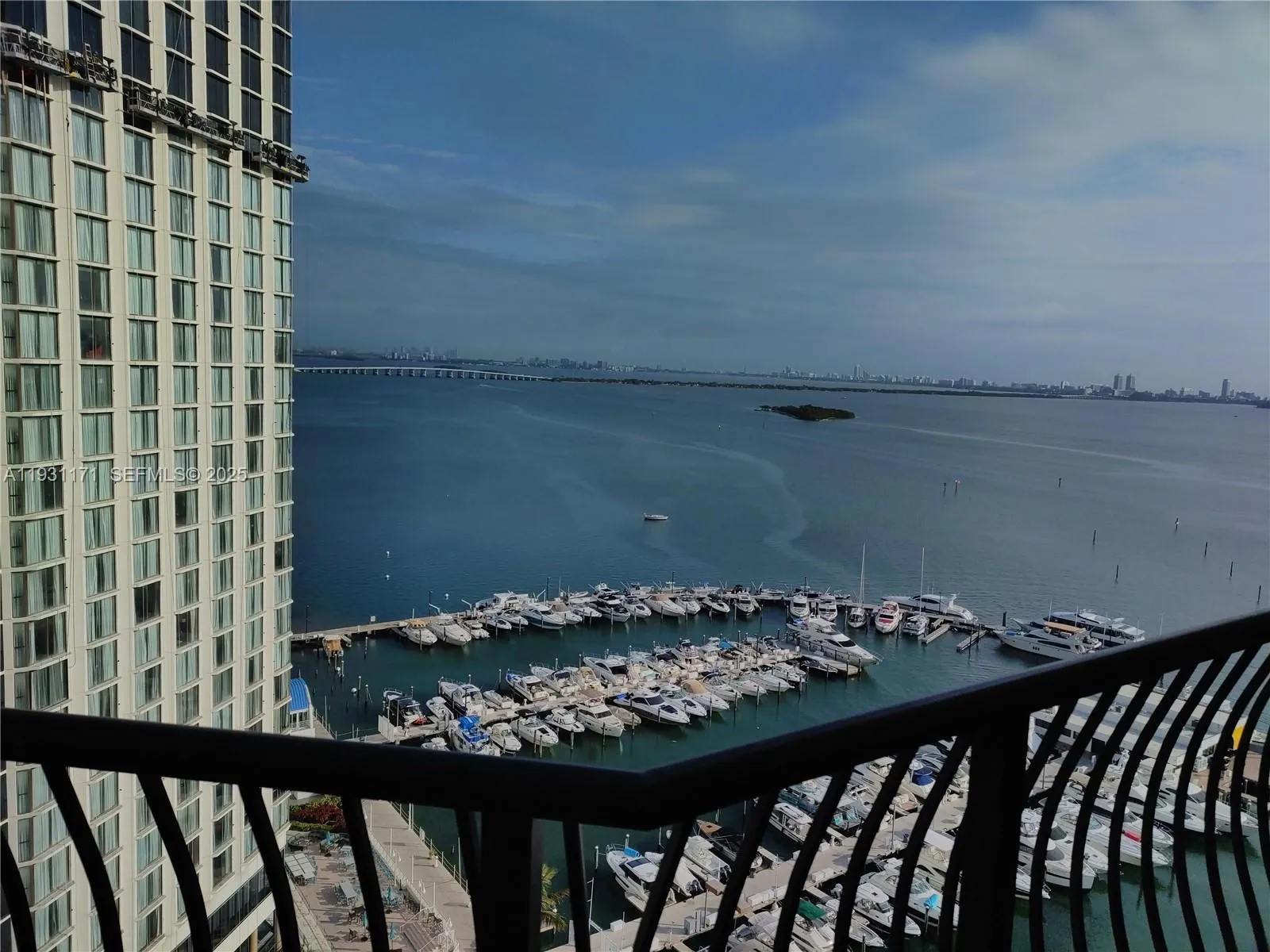 1 bedroom 1 bath for sale at 555 NE 15th St # 21F, Miami FL 33132