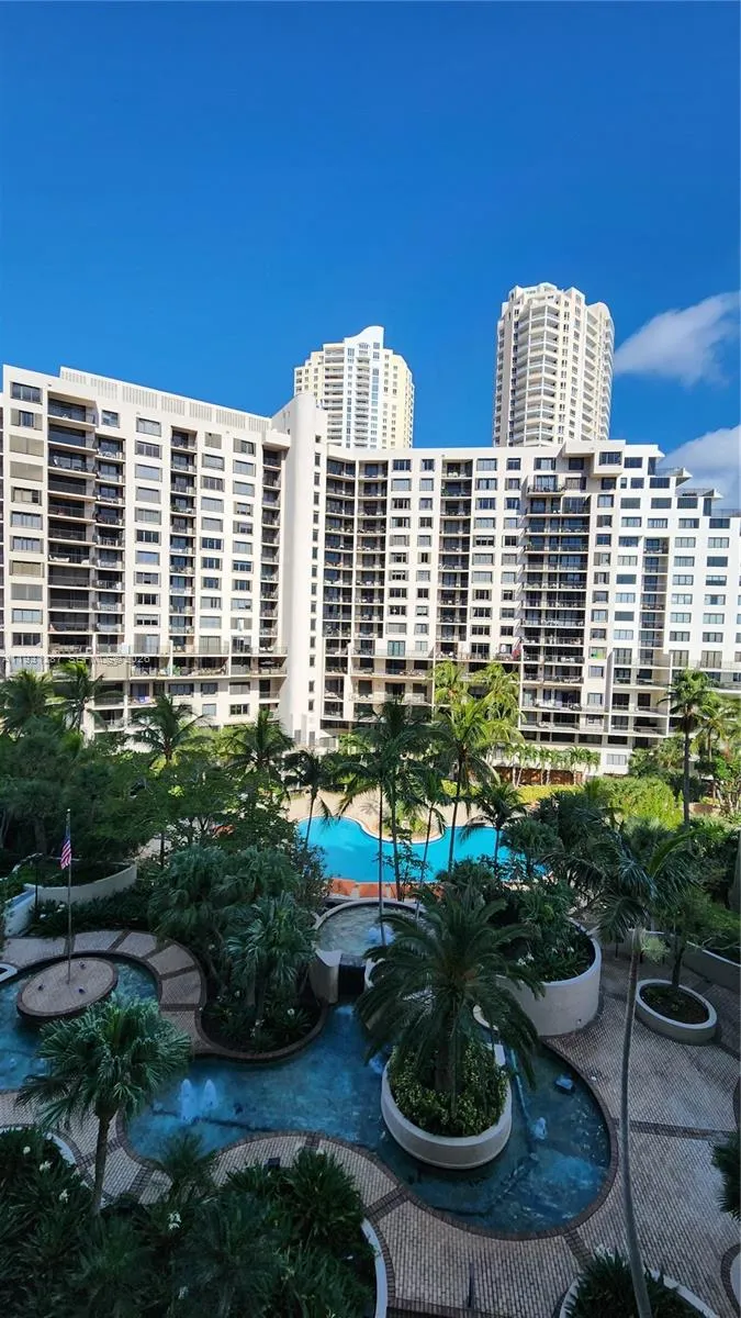 2 bedroom 2 bath for sale at 520 Brickell Key Dr # A802, Miami FL 33131