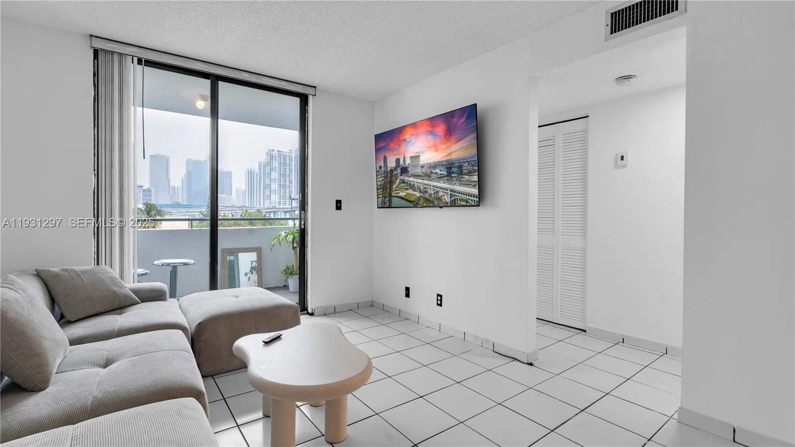 546 SW 1st St # 603, Miami FL 33130