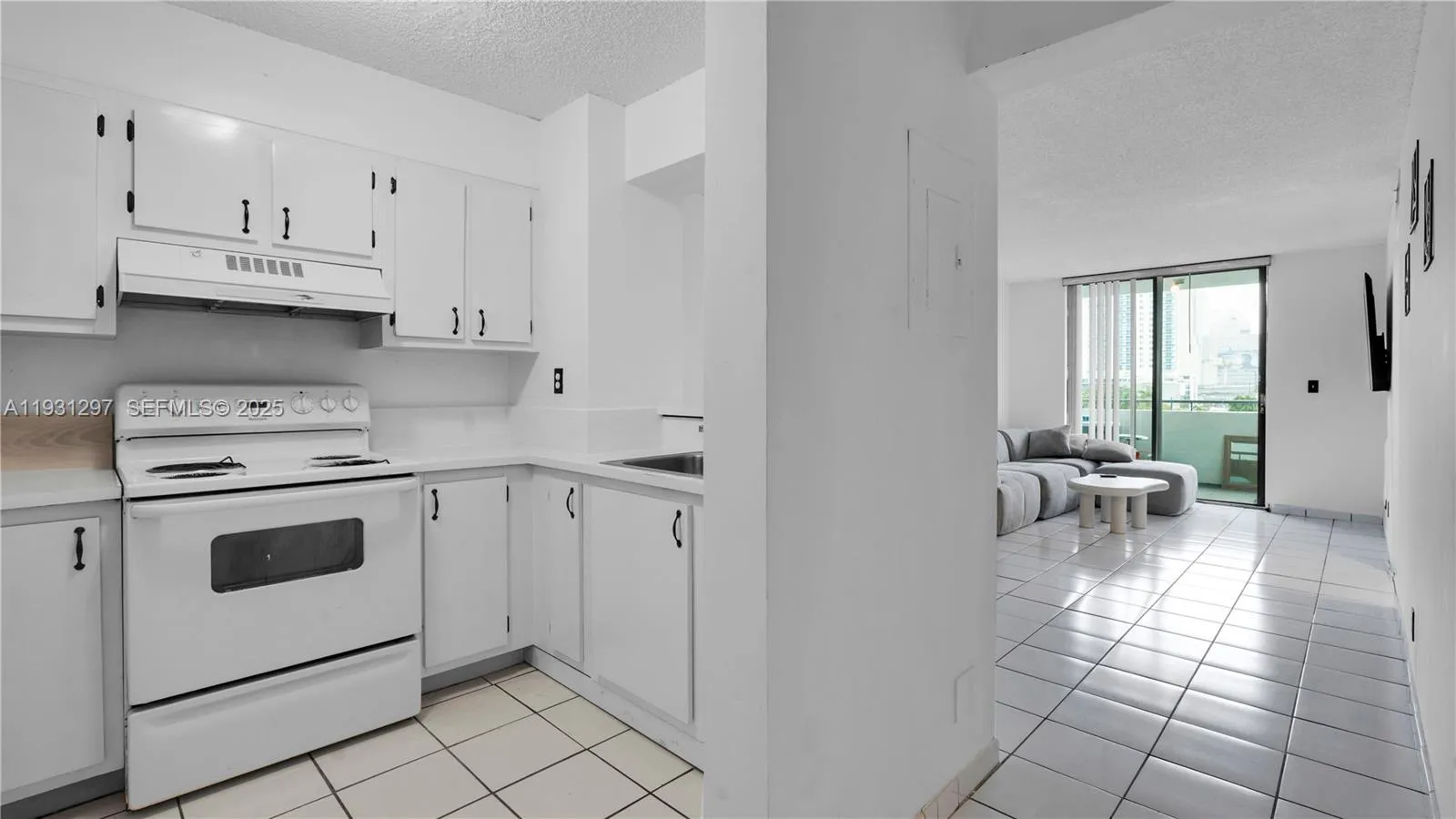 546 SW 1st St # 603, Miami FL 33130