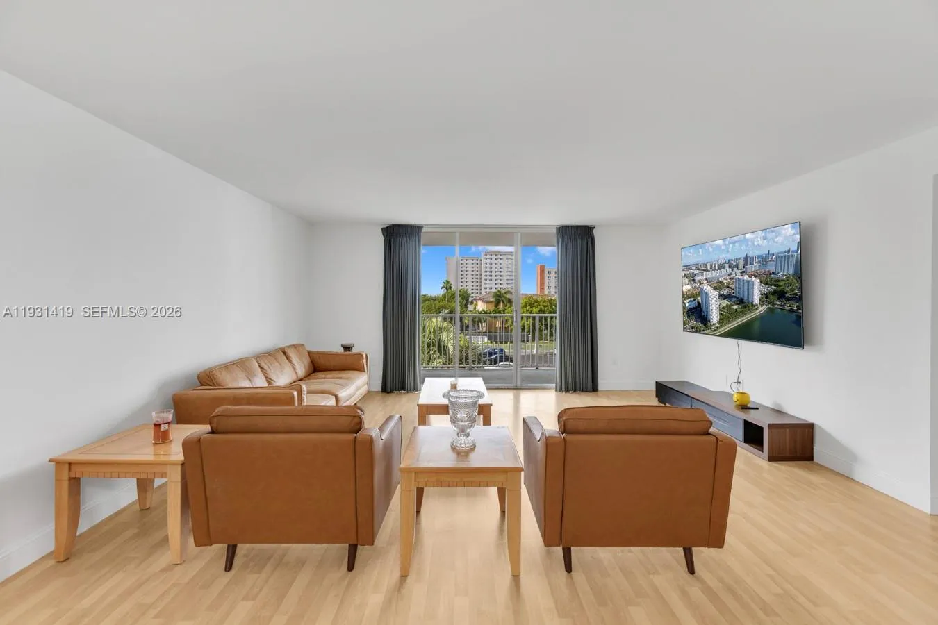 2 bedroom 2 bath for sale at 2801 NE 183 ST # 301W, Aventura FL 33160