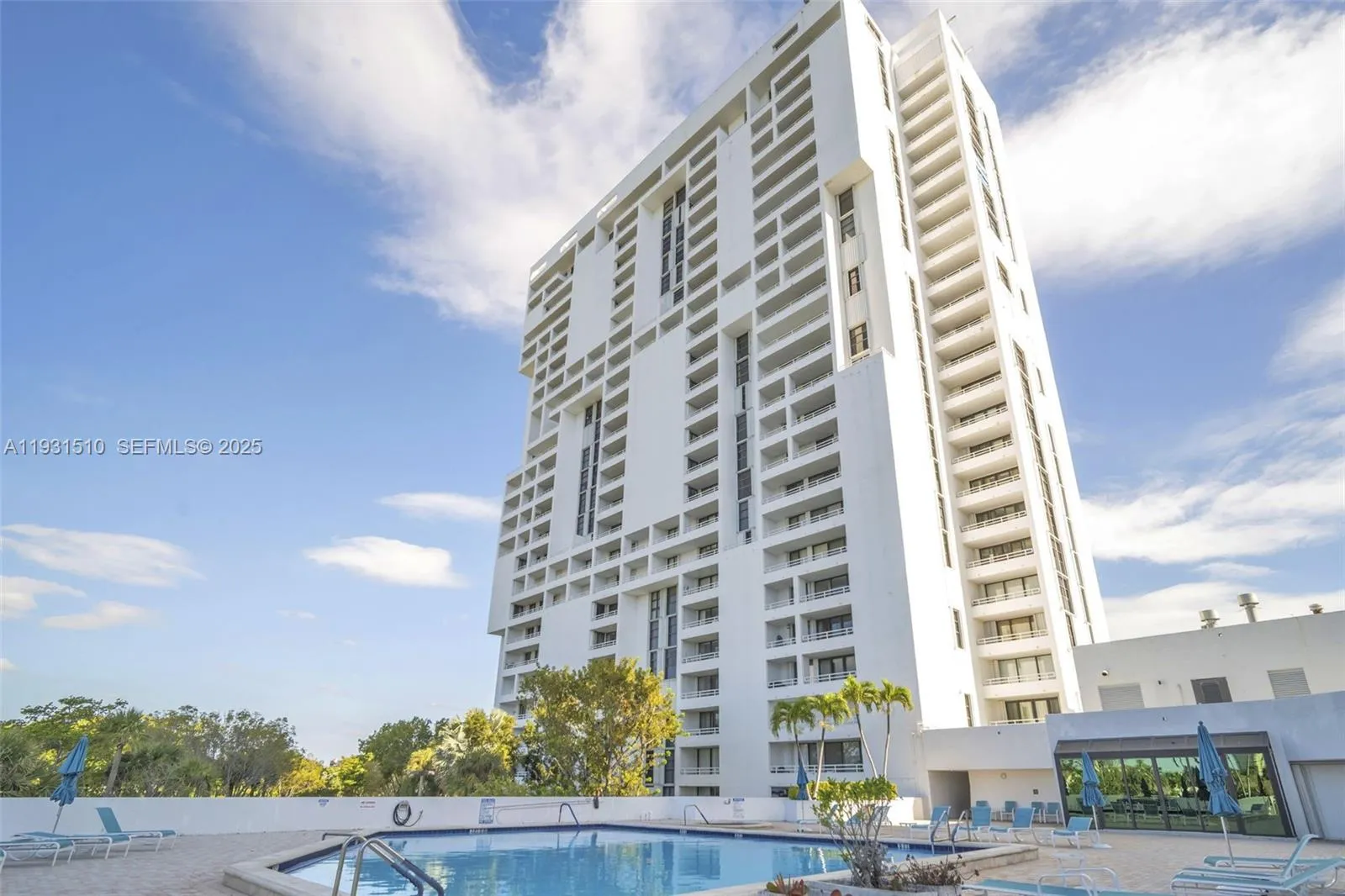 2 bedroom 2 bath for sale at 20355 NE 34th Ct # 421, Aventura FL 33180