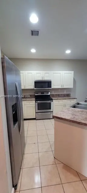 1400 LUCAYA Dr, Riviera Beach FL 33404