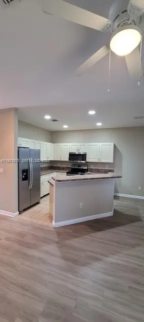 1400 LUCAYA Dr, Riviera Beach FL 33404