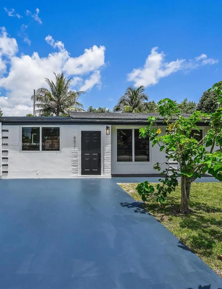 4 bedroom 2 bath for sale at 851 NW 146th St, Miami FL 33168