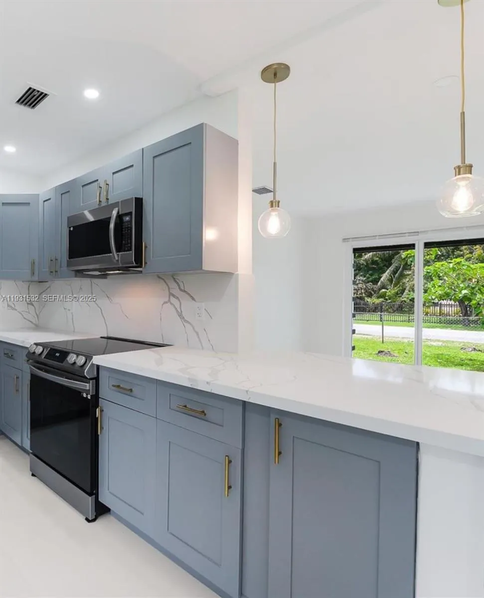 851 NW 146th St, Miami FL 33168