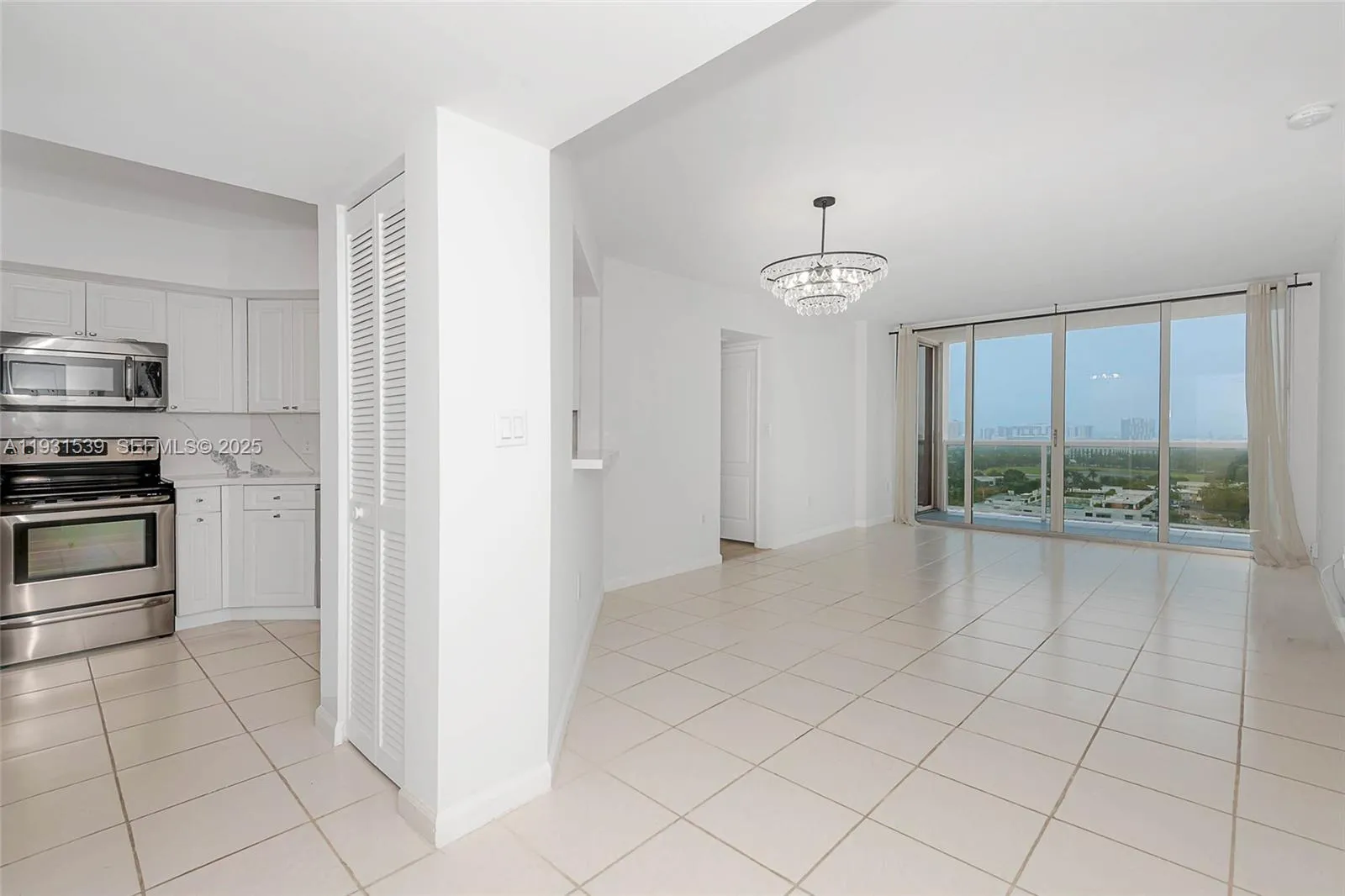 2 bedroom 2 bath for sale at 1900 Sunset Harbour Dr # 1703, Miami Beach FL 33139