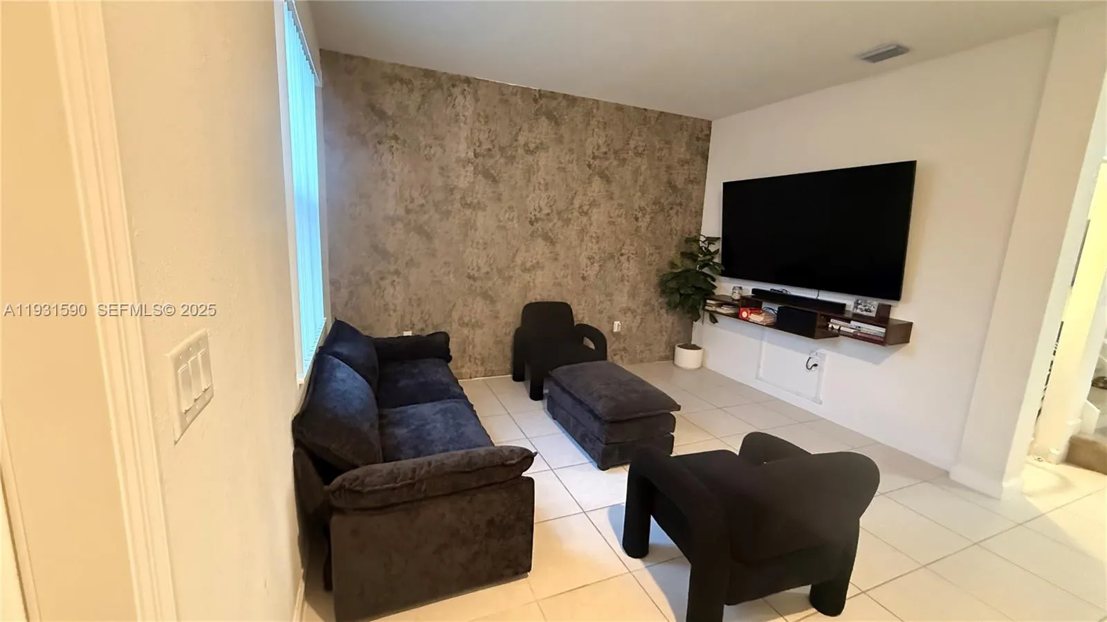 12383 NW 23rd Ct, Miami FL 33167