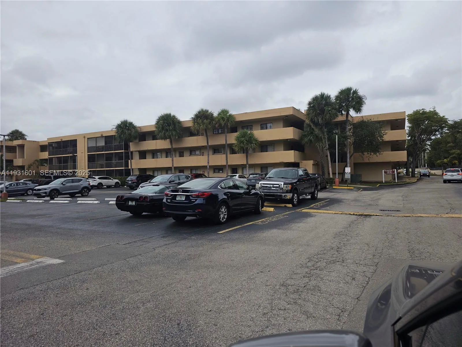 3 bedroom 2 bath for sale at 8415 SW 107th Ave # 116W, Miami FL 33173