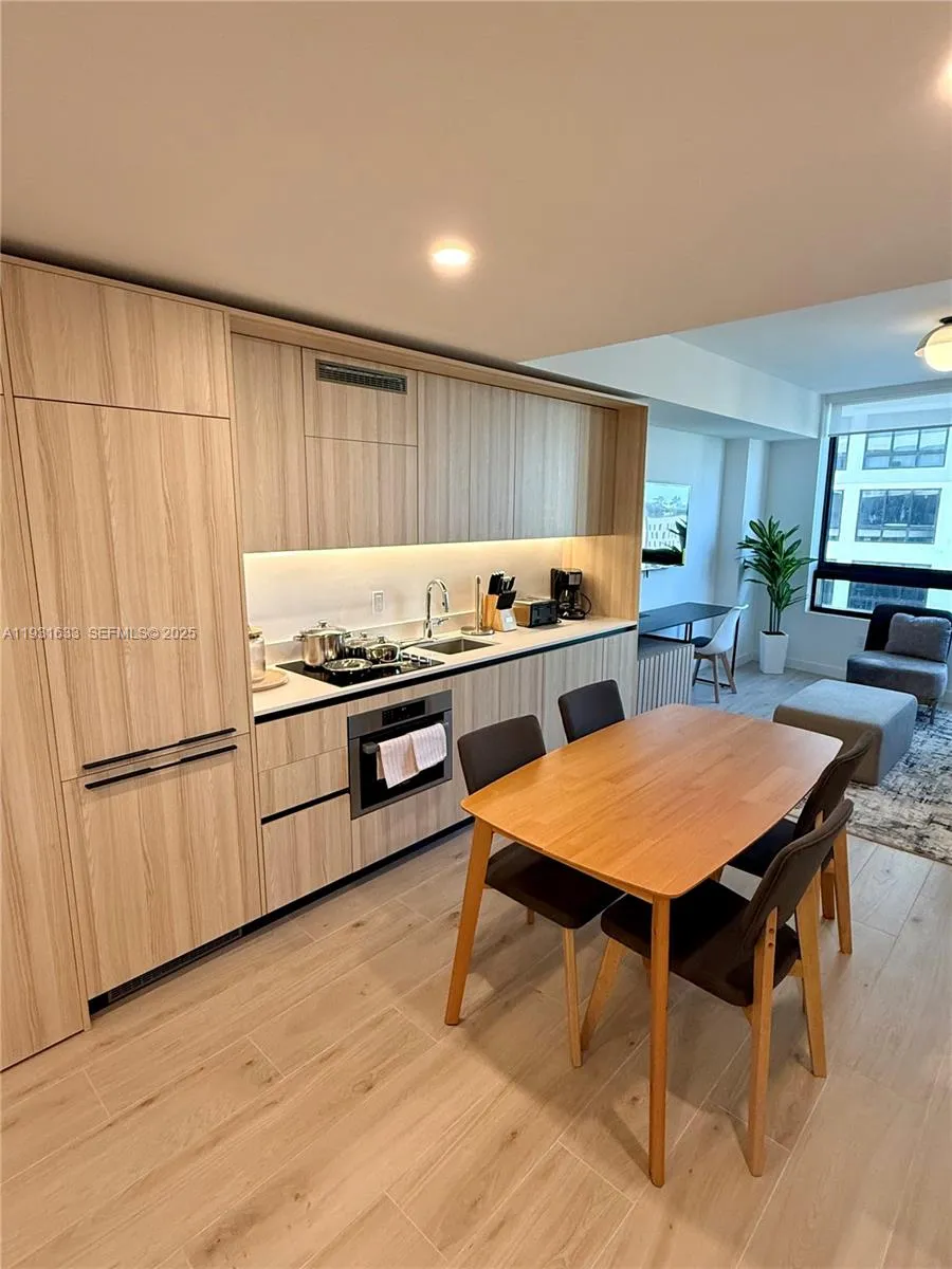 225 N Miami Ave # 1604, Miami FL 33128