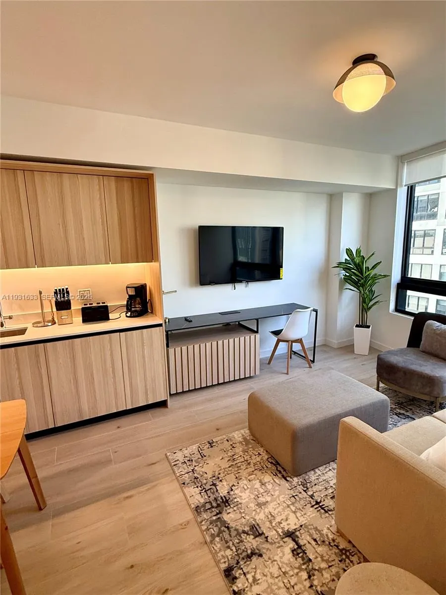 225 N Miami Ave # 1604, Miami FL 33128