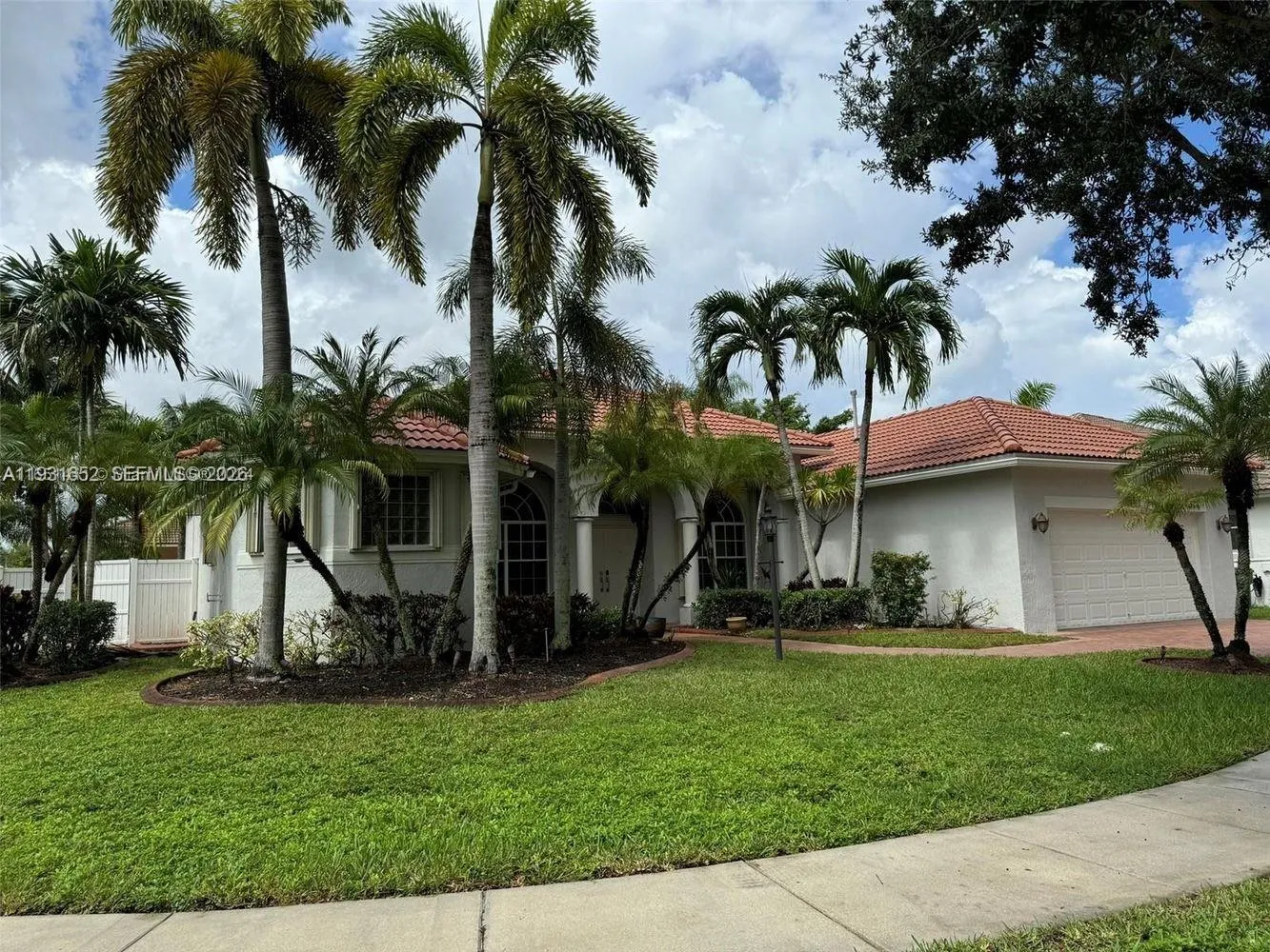 1302 NW 139th Ave, Pembroke Pines FL 33028