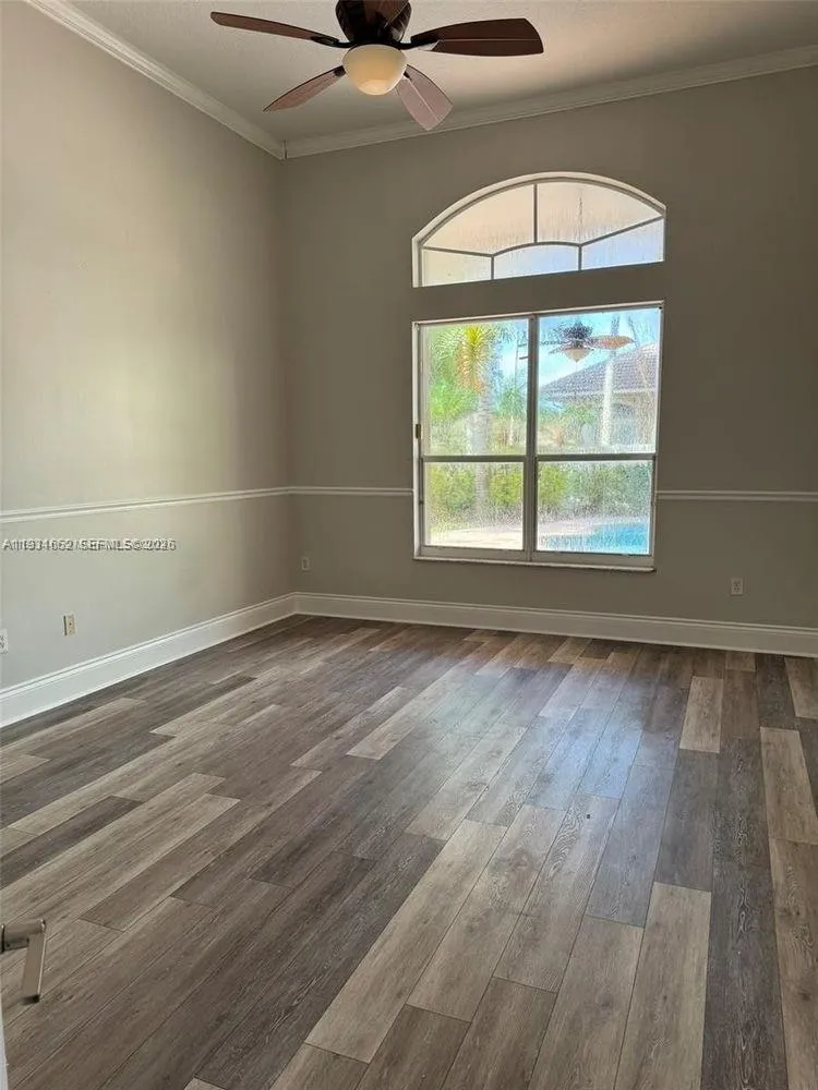 1302 NW 139th Ave, Pembroke Pines FL 33028