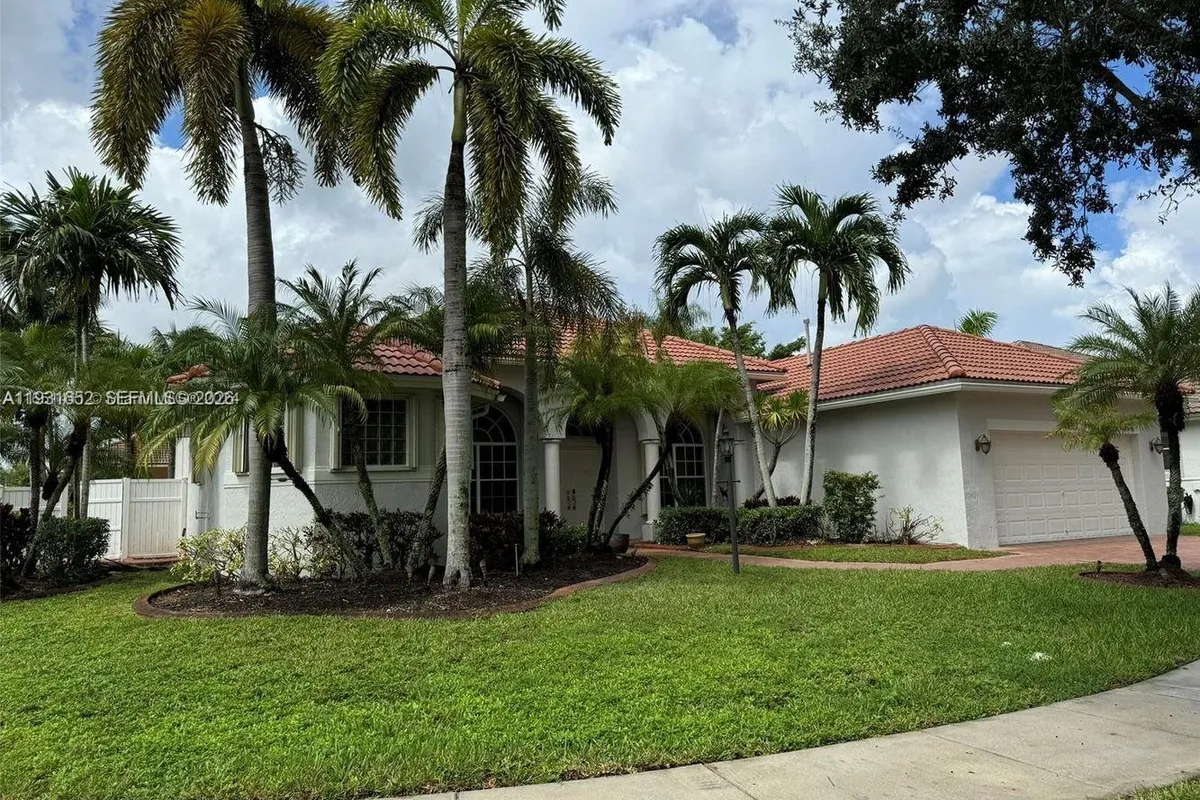 1302 NW 139th Ave, Pembroke Pines FL 33028