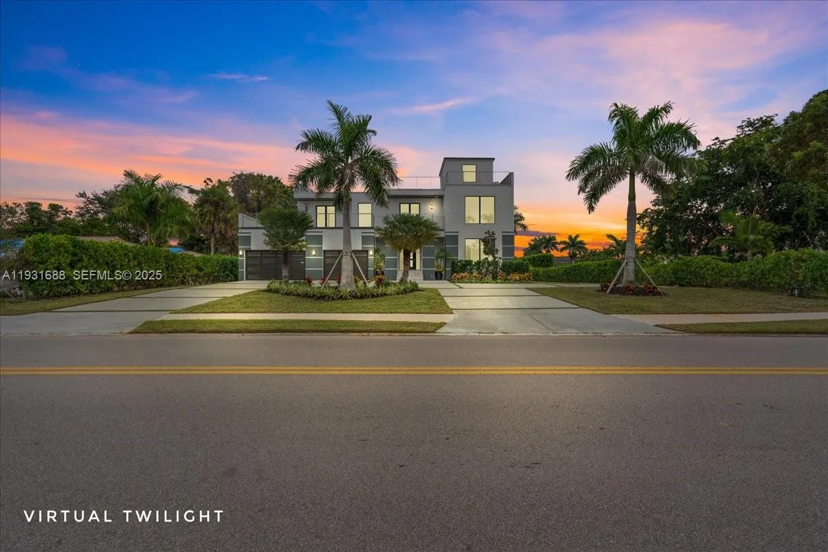 4 bedroom 6 bath for sale at 3800 Crayton Road, Naples FL 34103