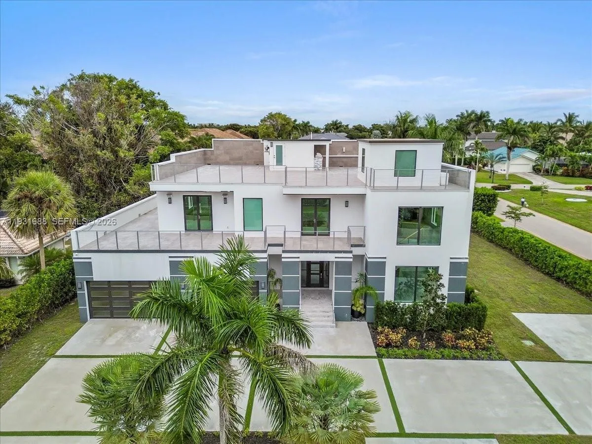 3800 Crayton Road, Naples FL 34103