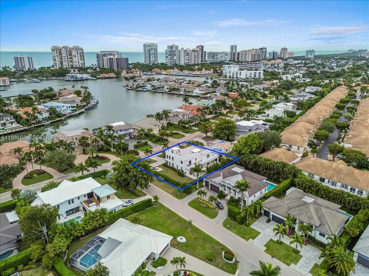 3800 Crayton Road, Naples FL 34103