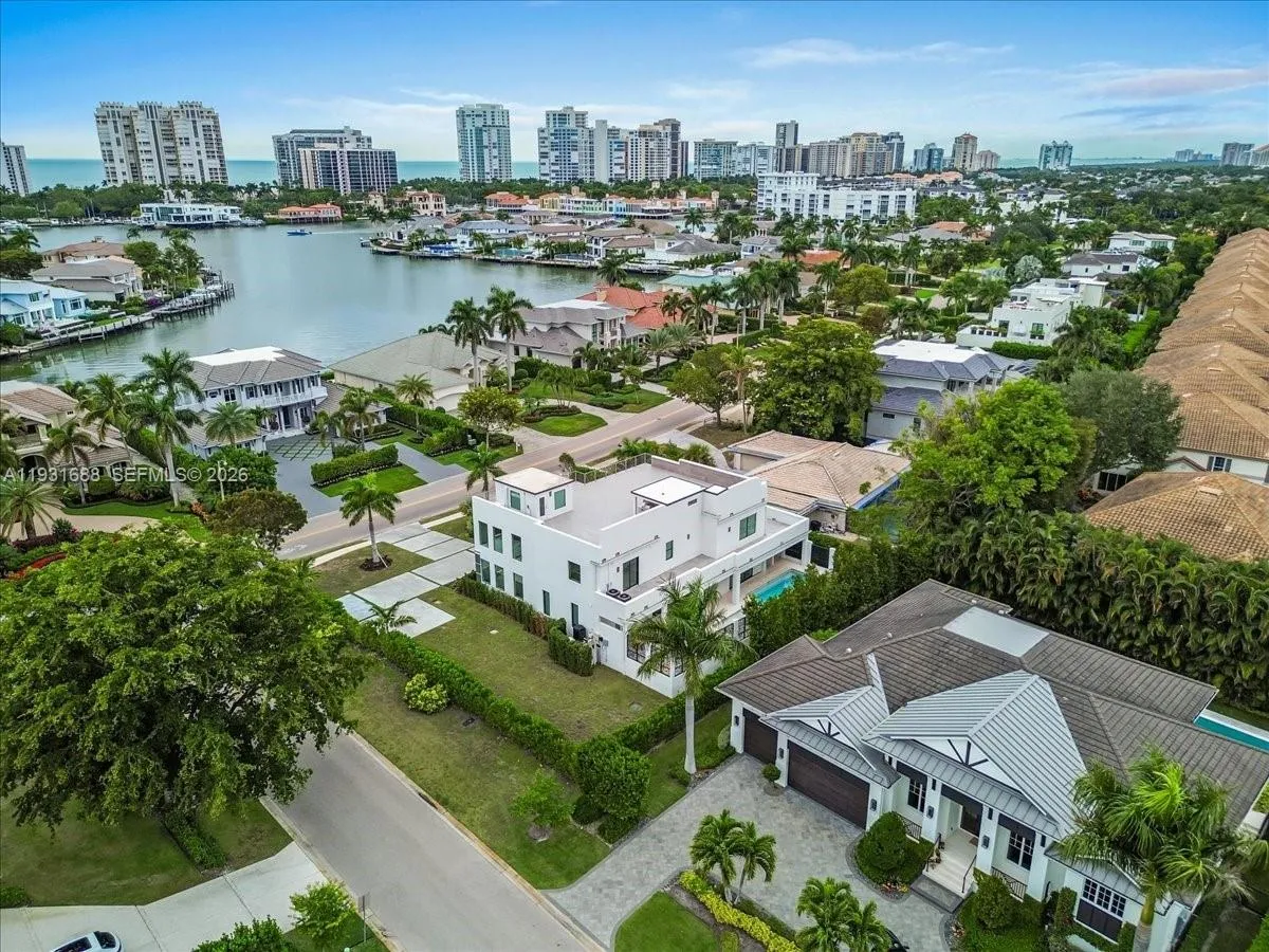 3800 Crayton Road, Naples FL 34103