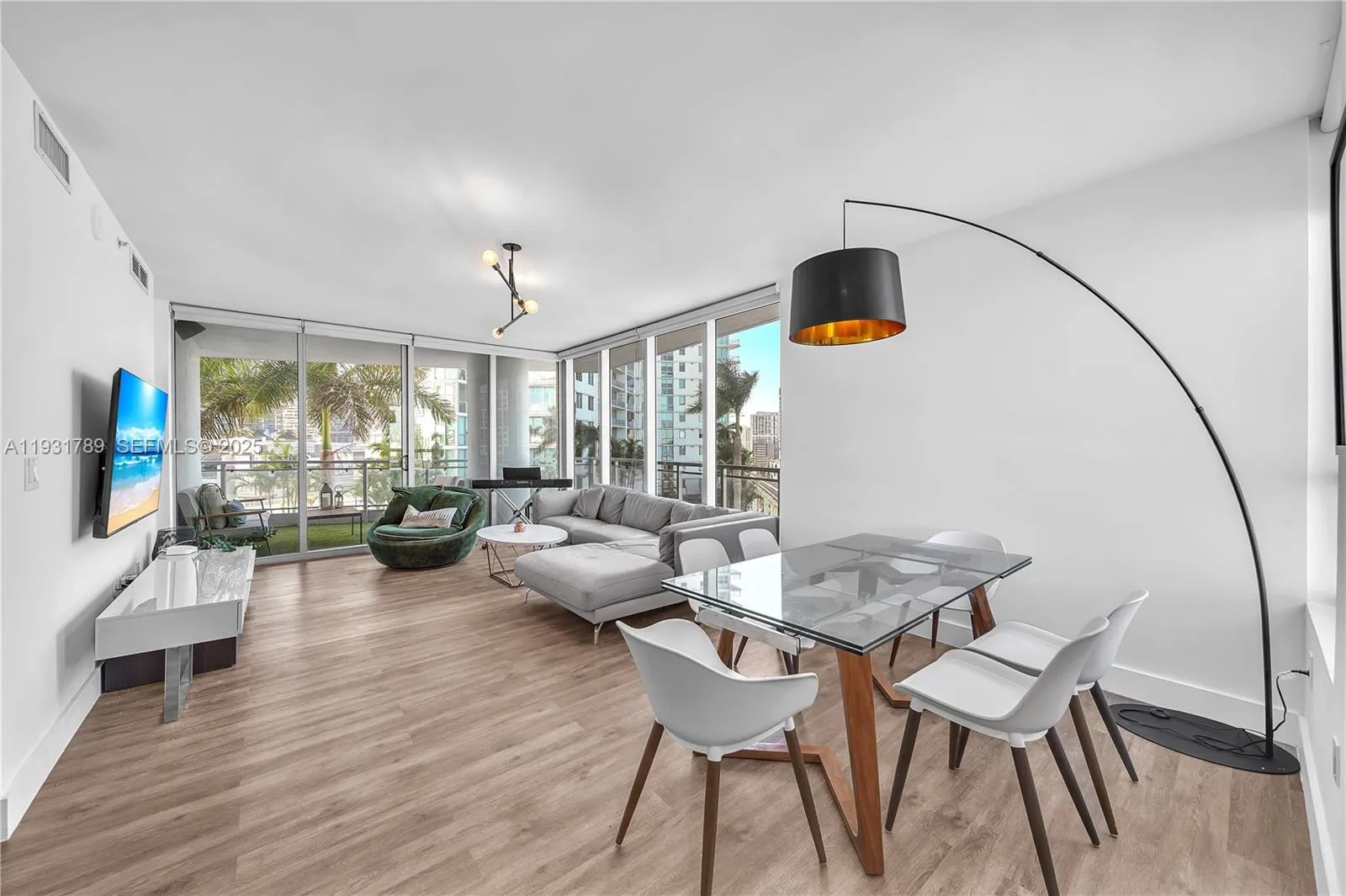 90 SW 3rd St # 1213, Miami FL 33130