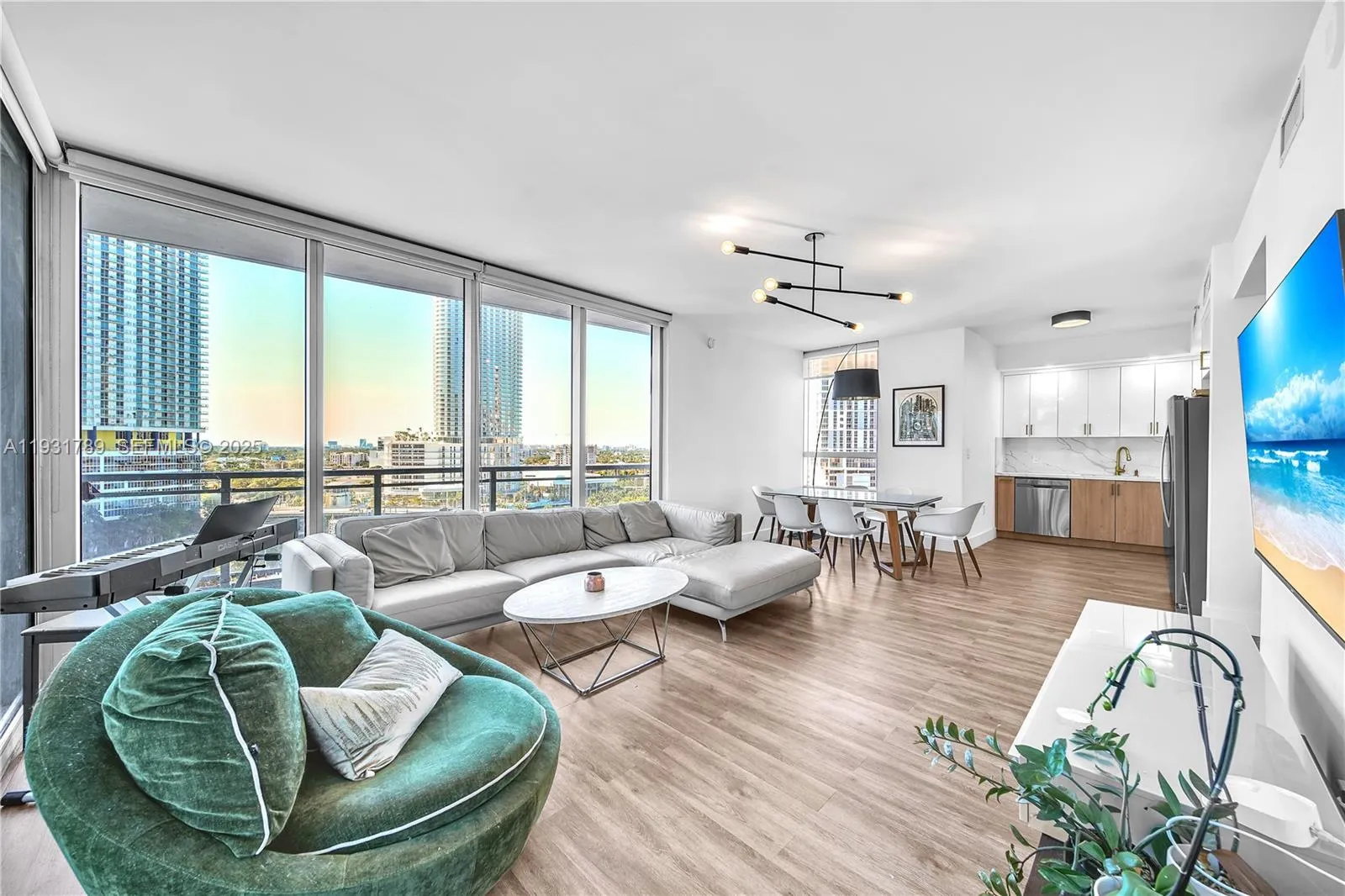 90 SW 3rd St # 1213, Miami FL 33130