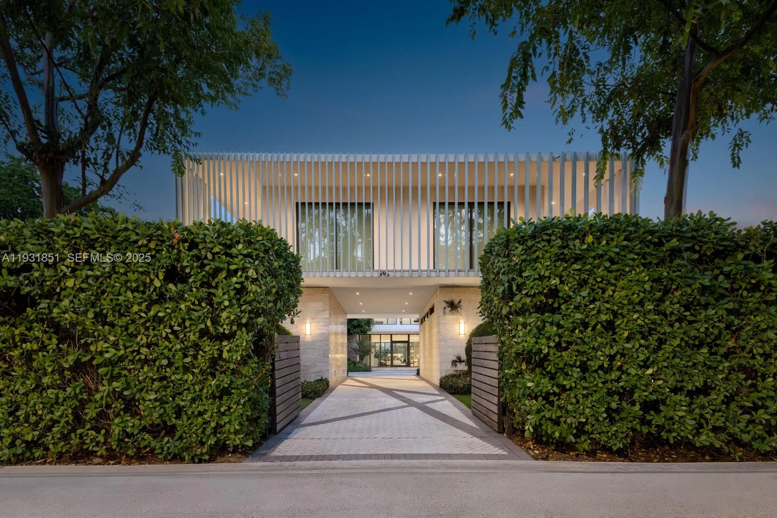 7 bedroom 8 bath for sale at 6411 Allison Rd, Miami Beach FL 33141