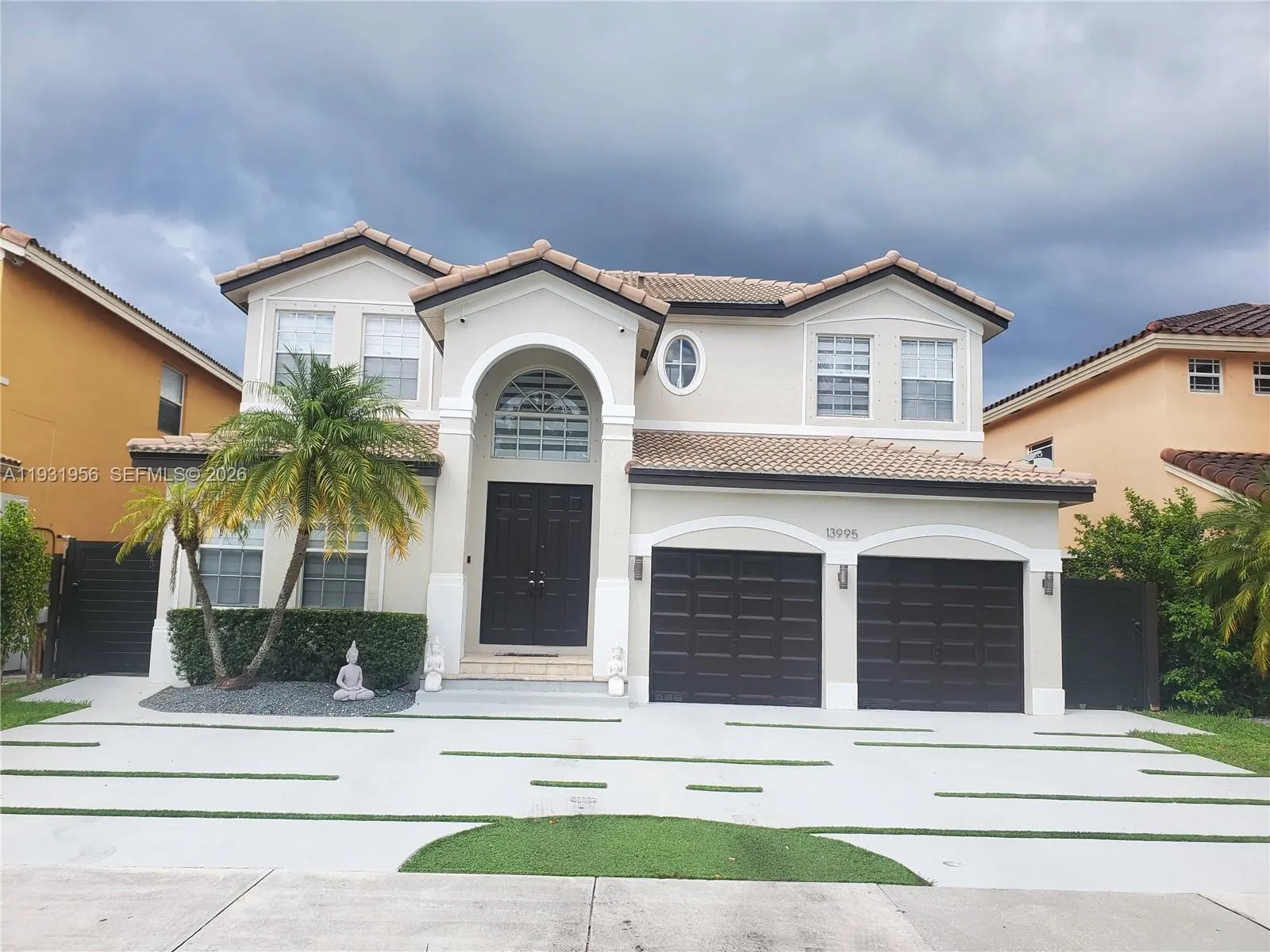 6 bedroom 5 bath for sale at 13995 SW 154th St, Miami FL 33177