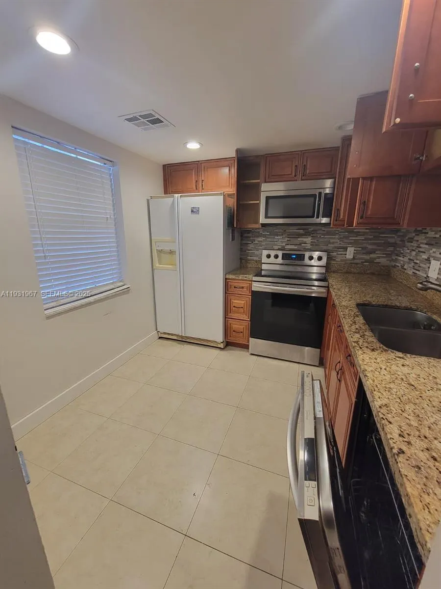 4321 NW 9th Ave # 102, Deerfield Beach FL 33064