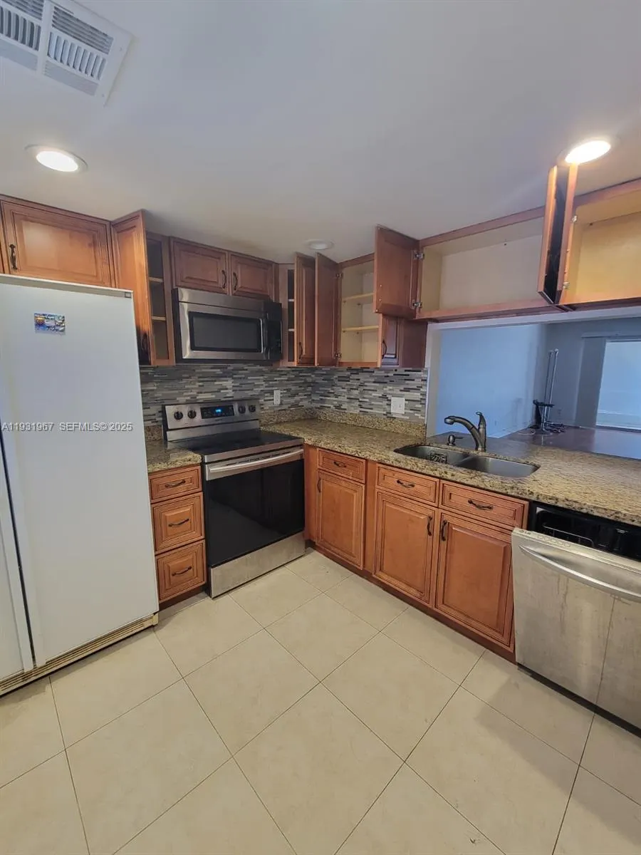 4321 NW 9th Ave # 102, Deerfield Beach FL 33064