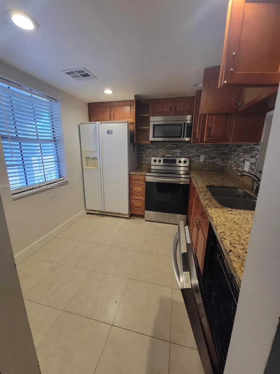 4321 NW 9th Ave # 102, Deerfield Beach FL 33064