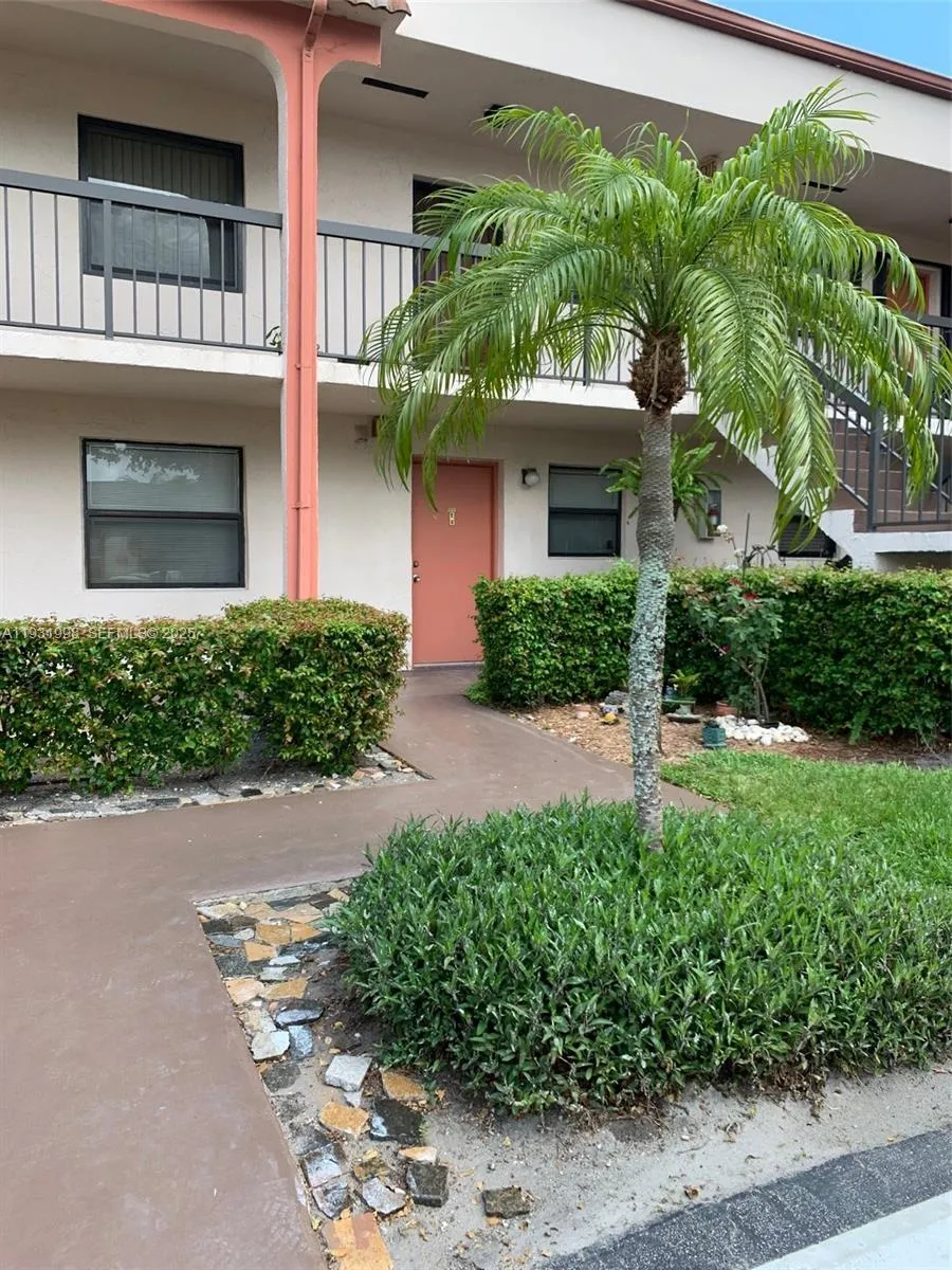 2 bedroom 2 bath for sale at 851 NE 207th Ln # 13, Miami FL 33179