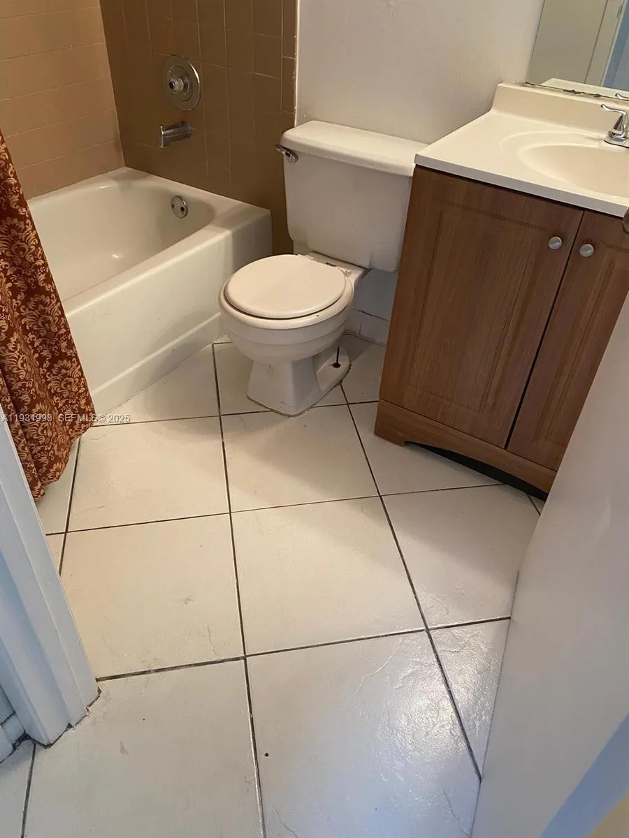 851 NE 207th Ln # 13, Miami FL 33179