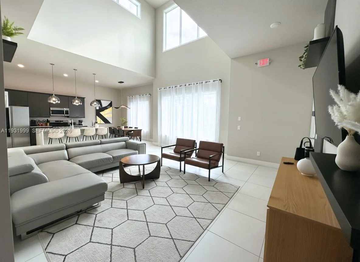 5 bedroom 4 bath for sale at 7760 Sandy Ridge Dr # 206, Kissimmee FL 34747