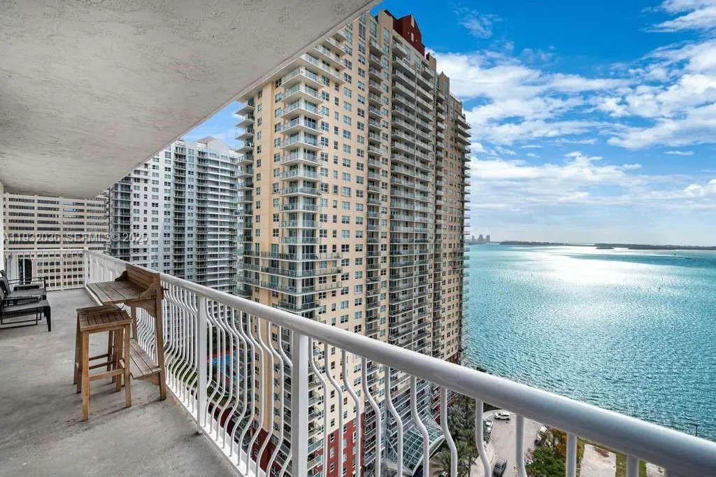 3 bedroom 2 bath for sale at 1200 Brickell Bay Dr # 2202, Miami FL 33131