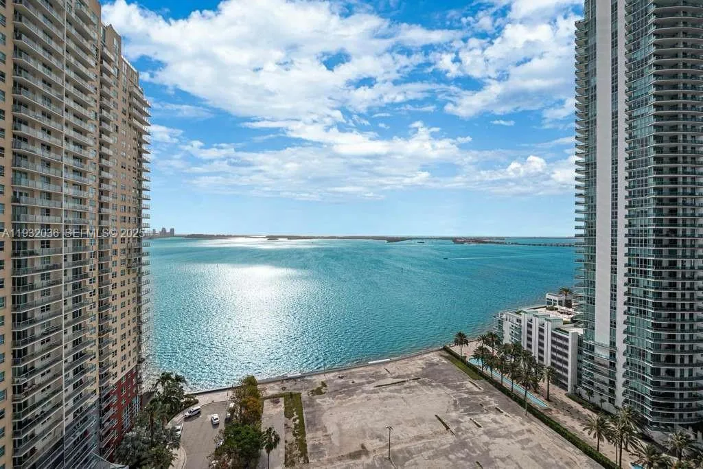 1200 Brickell Bay Dr # 2202, Miami FL 33131