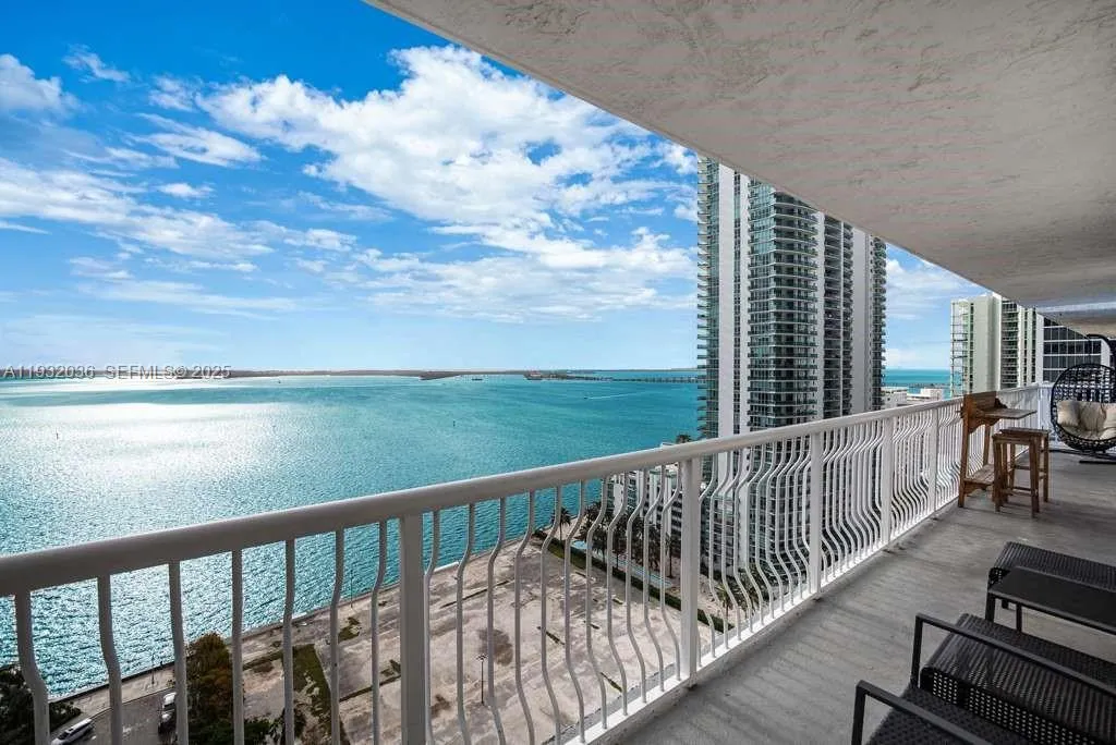 1200 Brickell Bay Dr # 2202, Miami FL 33131