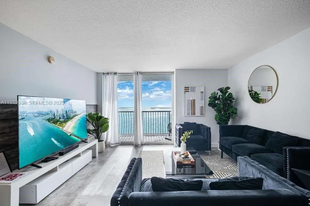 1200 Brickell Bay Dr # 2202, Miami FL 33131