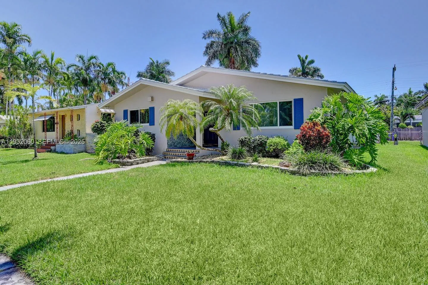 4 bedroom 2 bath for sale at 932 Polk St, Hollywood FL 33019