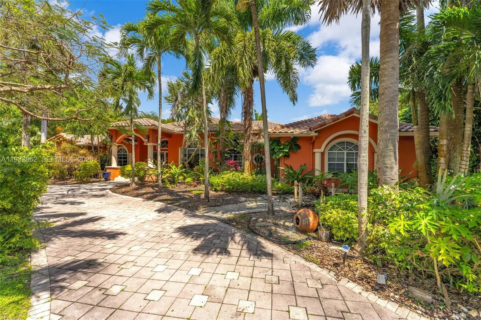 11825 S Mitchell Manor Cir, Pinecrest FL 33156