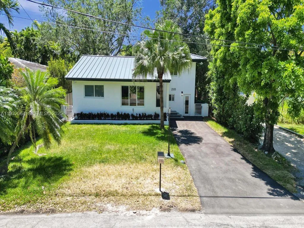 210 NE 85th St, El Portal FL 33138