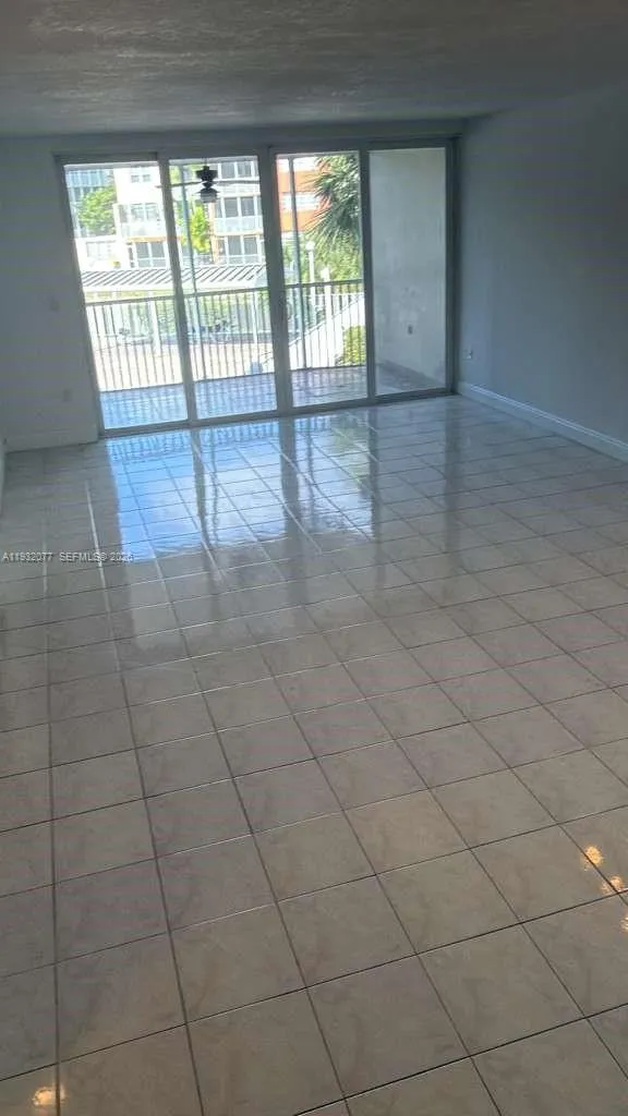 1710 NE 191st St # 3, Miami FL 33179