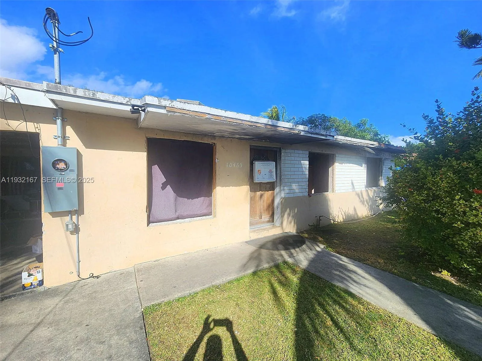 4 bedroom 2 bath for sale at 10465 SW 178th St, Miami FL 33157