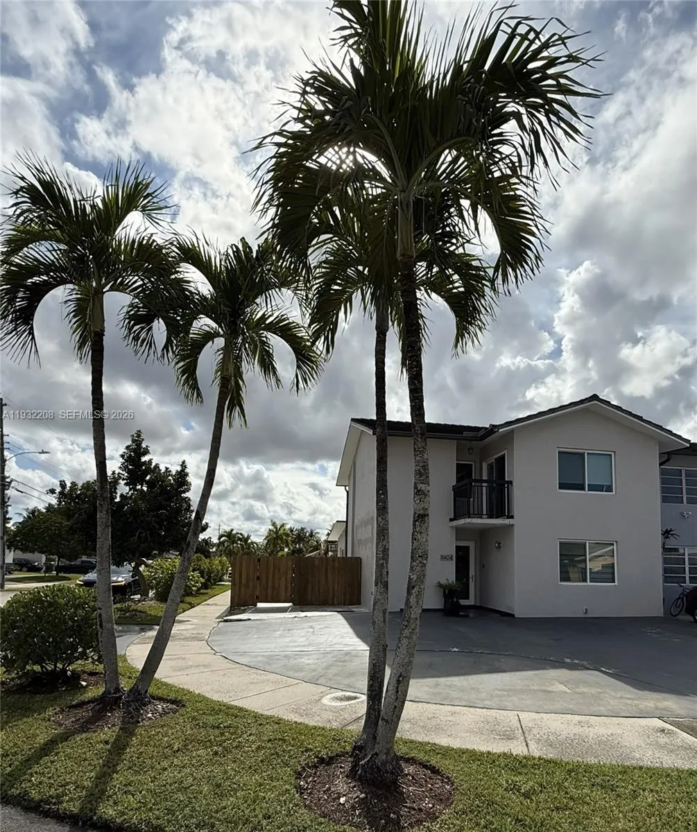 9404 SW 8th Ter, Miami FL 33174