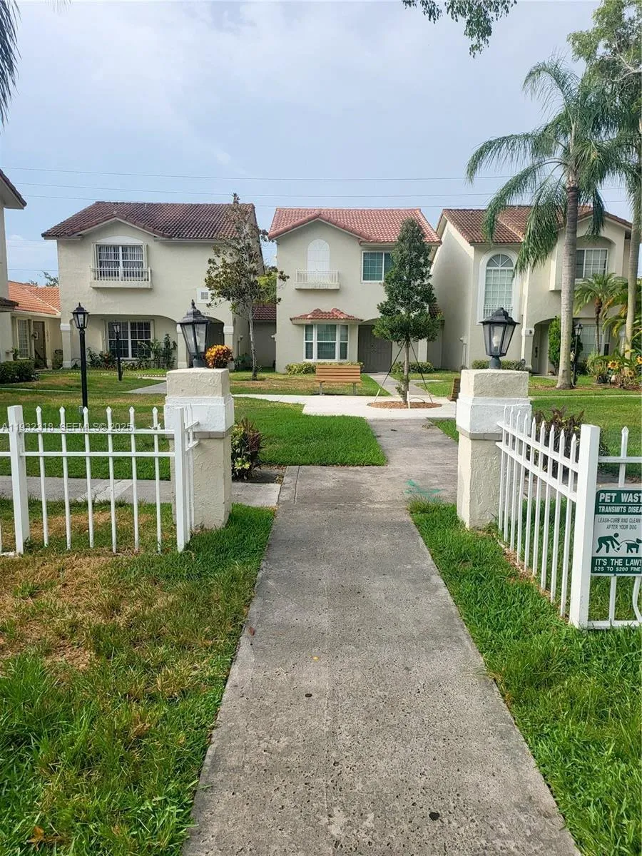 10877 NW 8th St, Pembroke Pines FL 33026