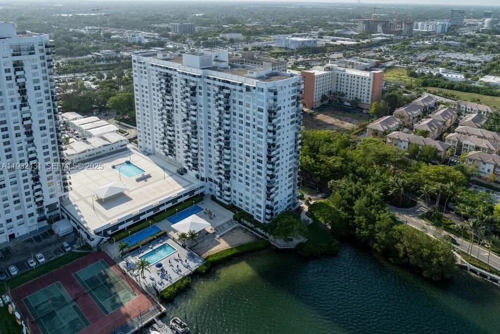 1 bedroom 1 bath for sale at 2780 NE 183rd St # 1805, Aventura FL 33160