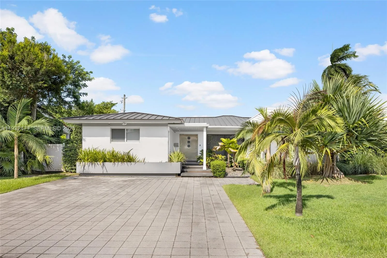 6420 Pinetree Drive Cir, Miami Beach FL 33141