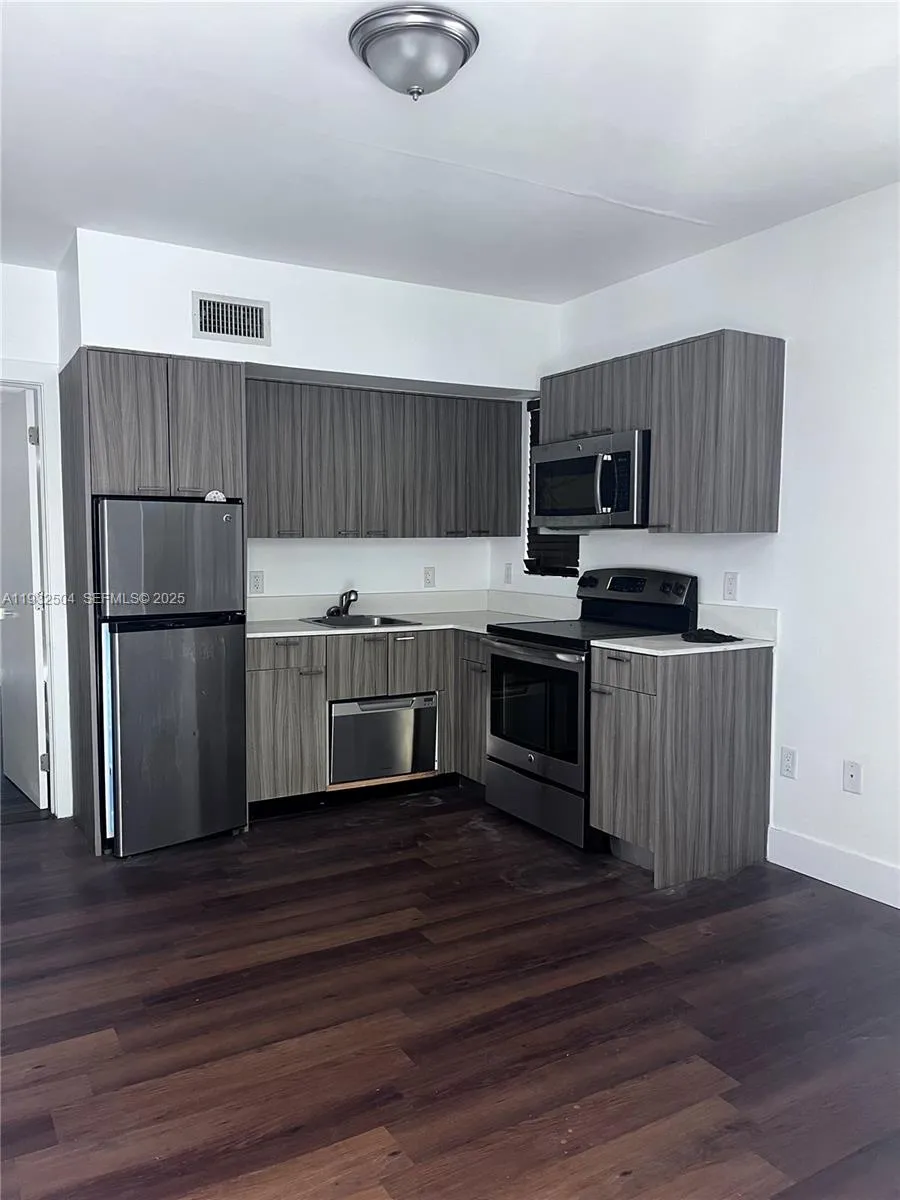 1 bedroom 1 bath for sale at 557 Michigan Ave # 115, Miami Beach FL 33139