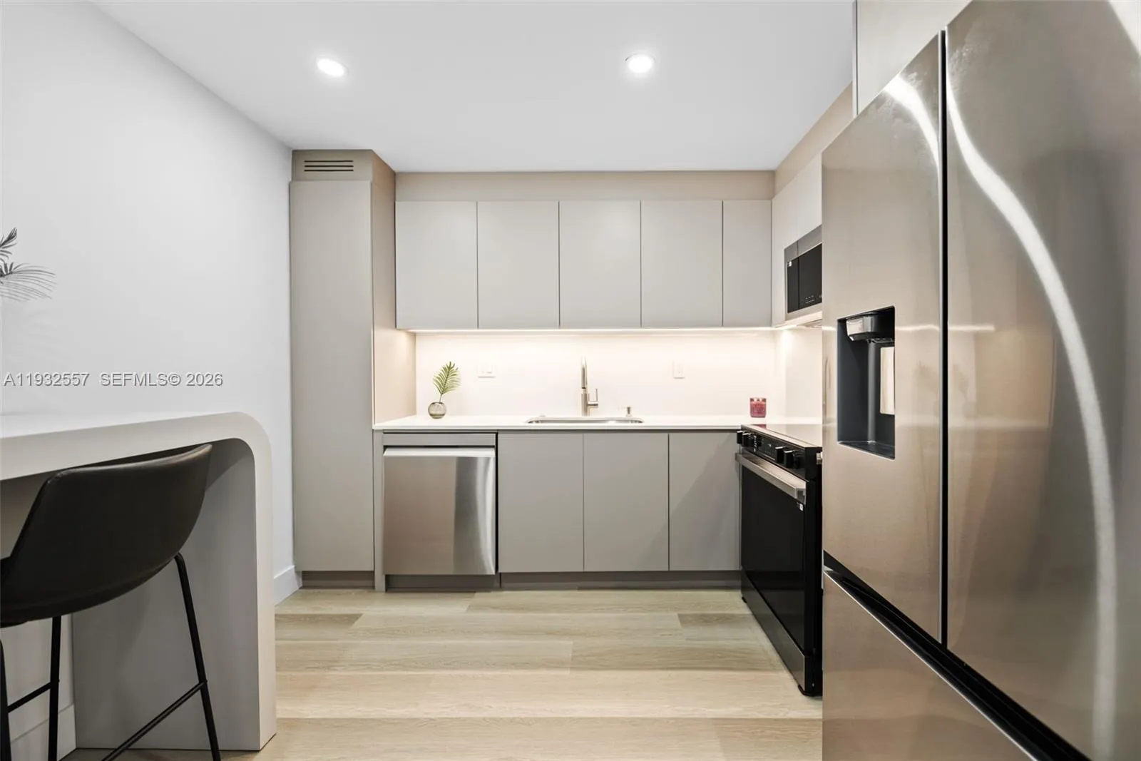 2 bedroom 2 bath for sale at 18151 NE 31st Ct # 1714, Aventura FL 33160