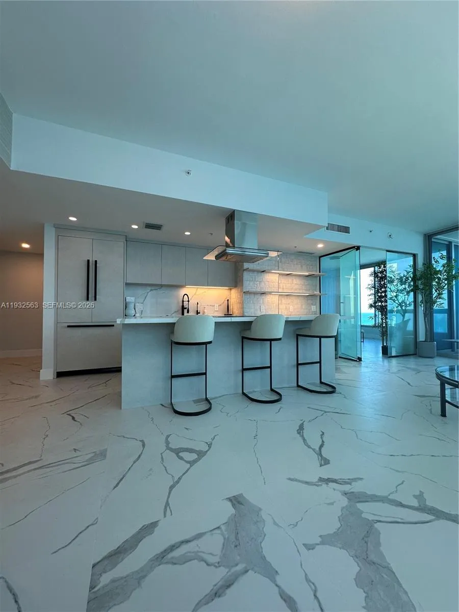 6899 Collins Ave # 1008, Miami Beach FL 33141