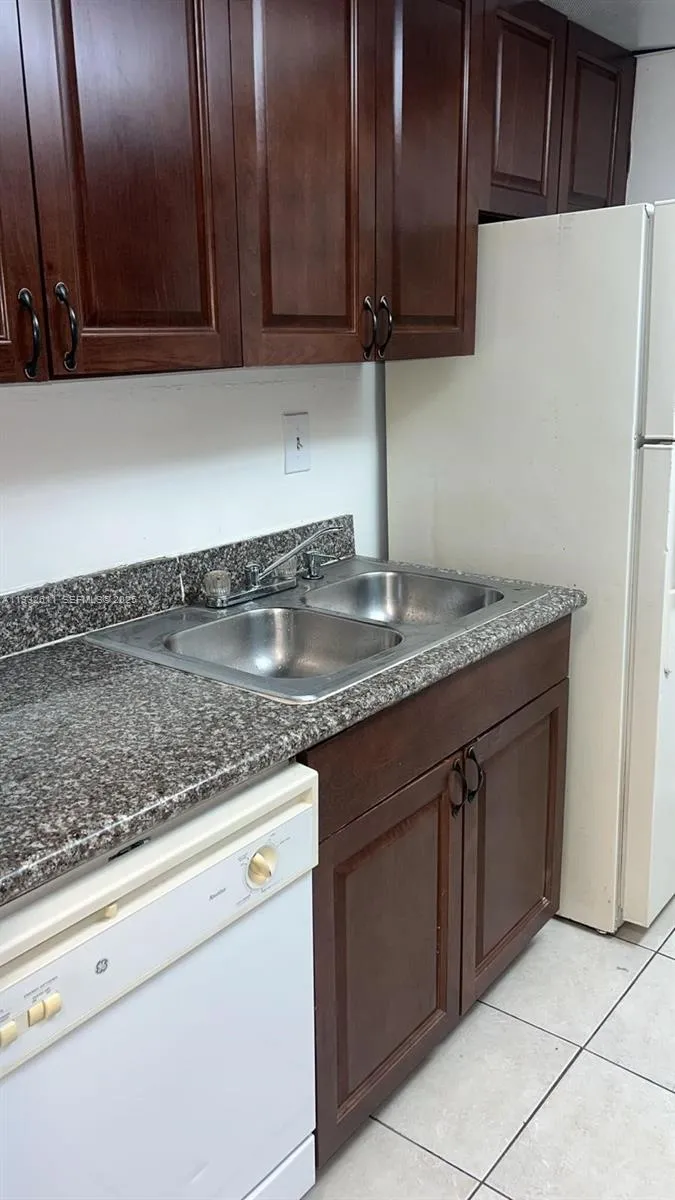 2 bedroom 1 bath for sale at 1880 N Congress Ave # 105, West Palm Beach FL 33401